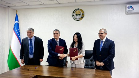 9月9日至11日，大禹節(jié)水集團(tuán)高級(jí)副總裁崔靜帶領(lǐng)大禹節(jié)水中亞公司一行拜訪了烏茲別克斯坦相關(guān)業(yè)務(wù)部委及機(jī)構(gòu)，并與烏茲別克斯坦水利部、灌溉水利問(wèn)題研究所分別簽署了合作諒解備忘錄。